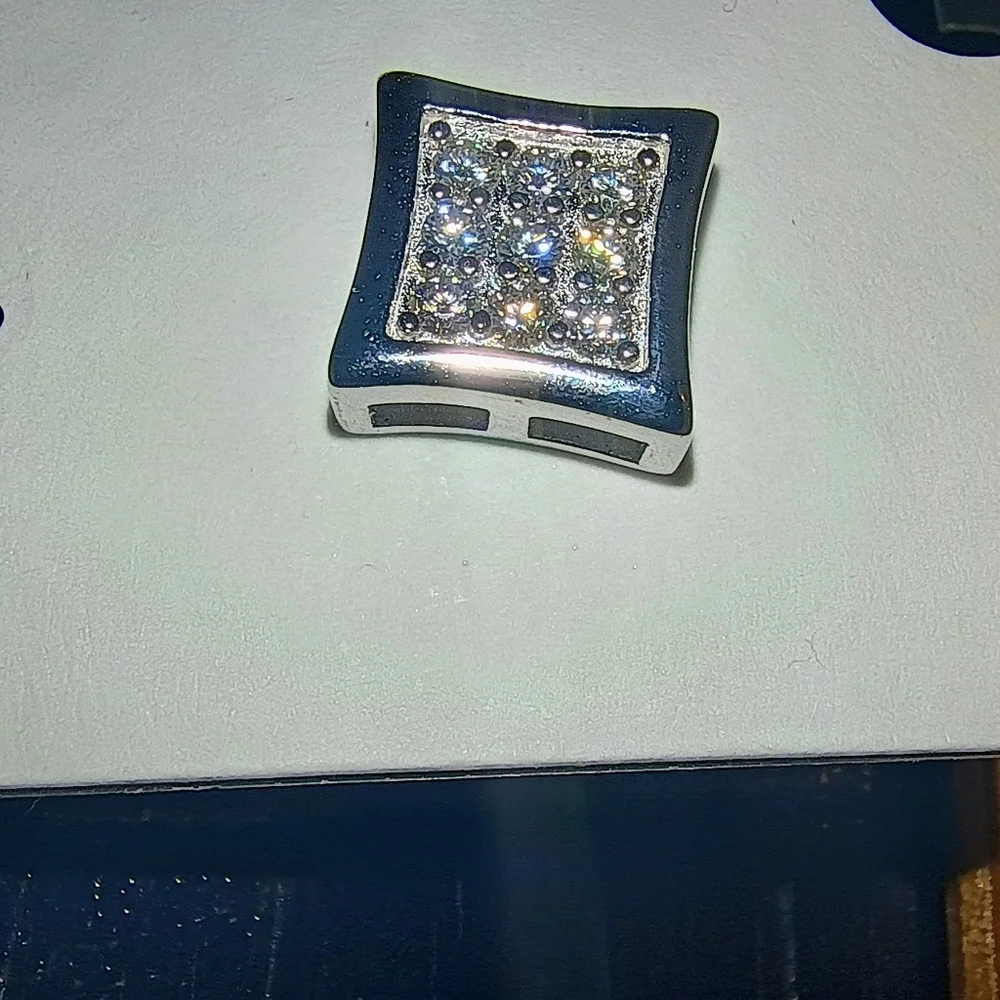 Elegant Silver Moissanite Stud Earrings - Picture 4 of 9